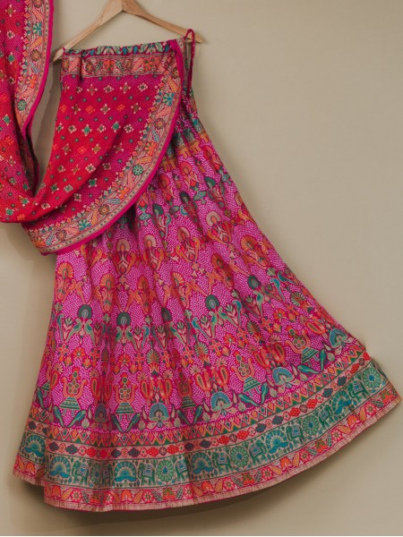 Banarasi Kutchi Weave Lehenga - Gajri Strawberry